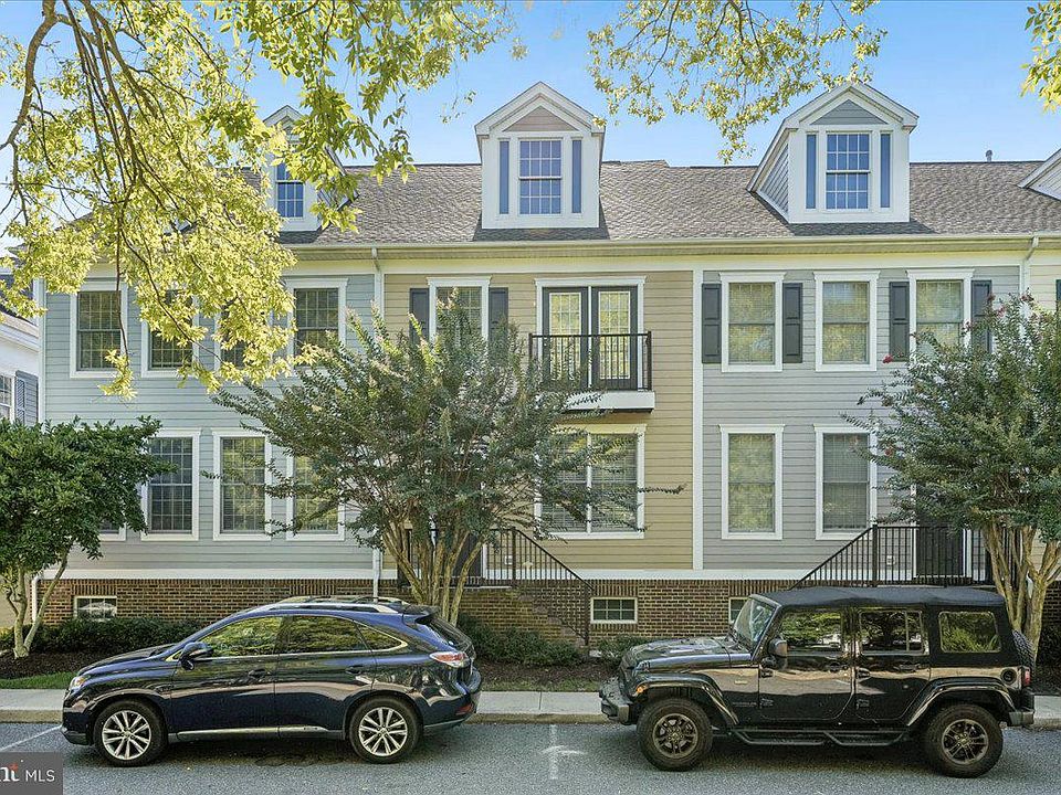 1st image of 20 Village Green Dr