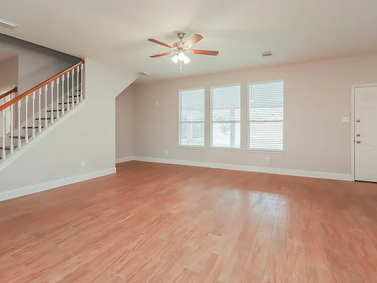 553 Small Cedar Dr — Photo 4