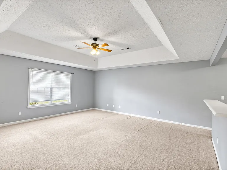 721 Ethan Ln — Photo 3
