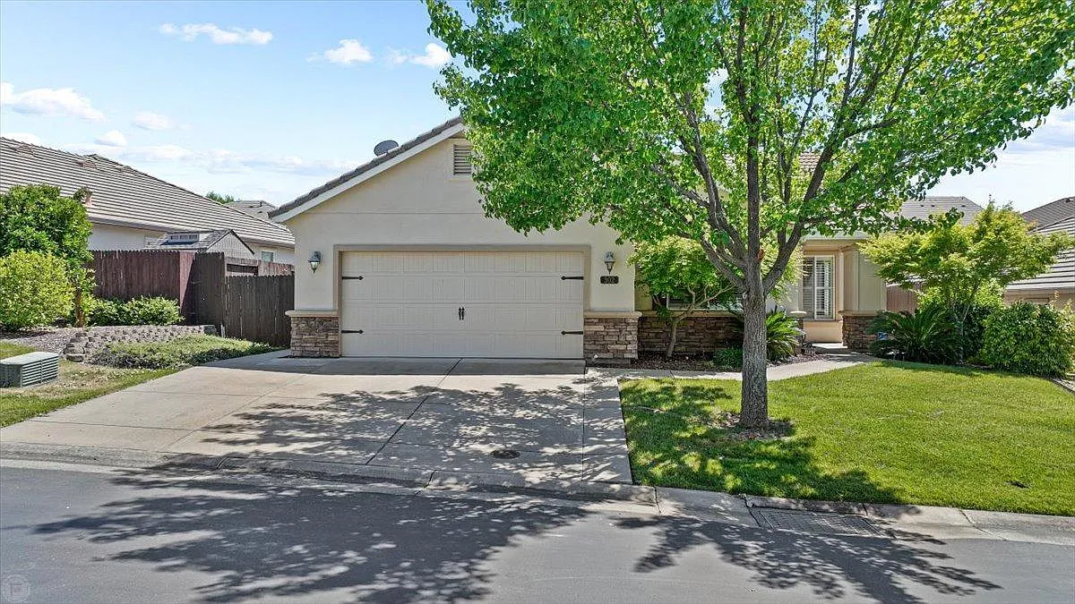 302 Gold Creek Dr photo 1