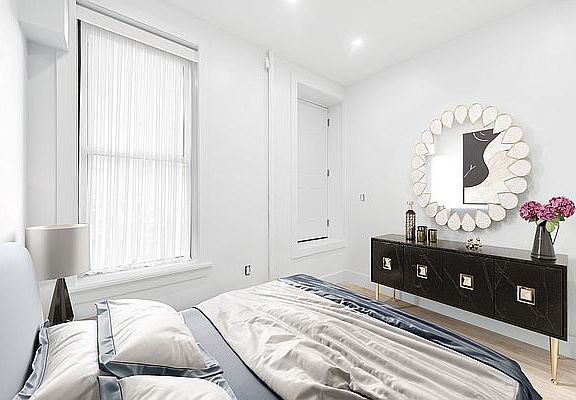 3rd image of 228 Livingston St APT 2