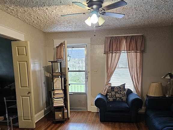 5th image of 2421 Bradley St
