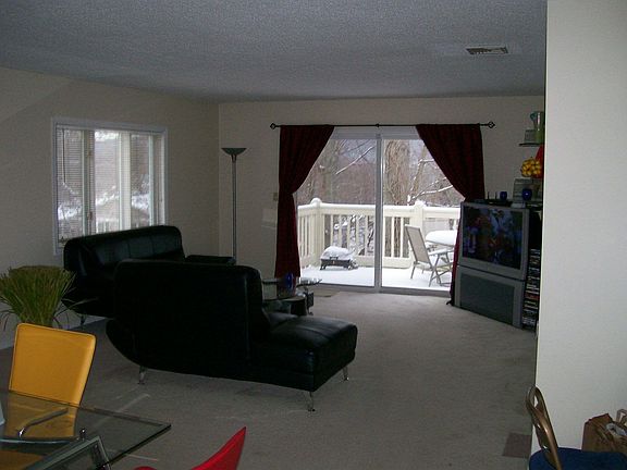 Living Room/Dining Room