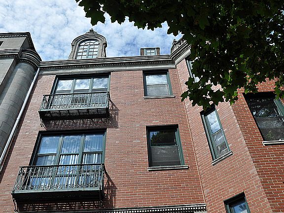 3rd image of 4604 N Hermitage Ave #314