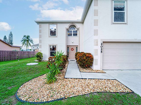 2nd image of 2025 SW Capeador Street