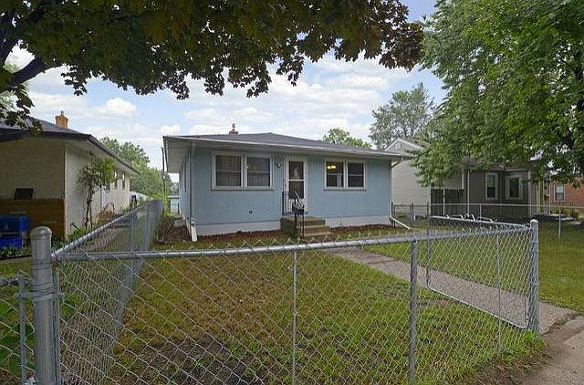 1st image of 1034 Earl St