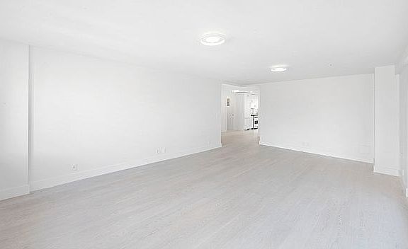 3rd image of 920 Park Ave #18B