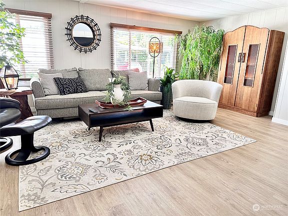 3rd image of 1402 22nd Street NE #315