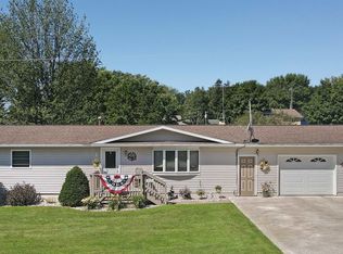 615 Caroline St, Athens, WI 54411