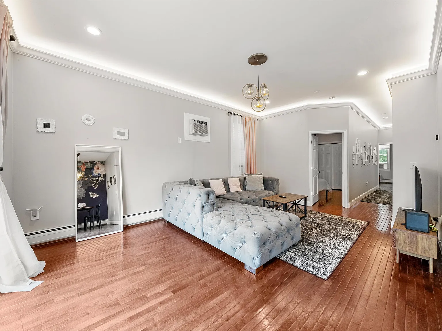 3 bed, 1.0 bath, $3,000 — Photo 4