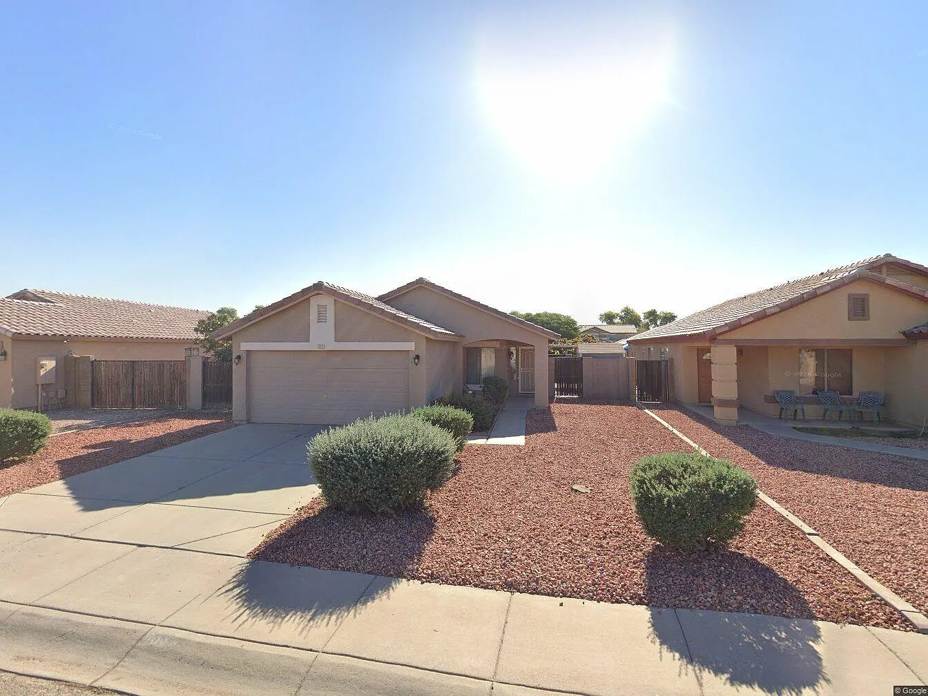 3 bed, 1200 sqft, $1,575 — Photo 1