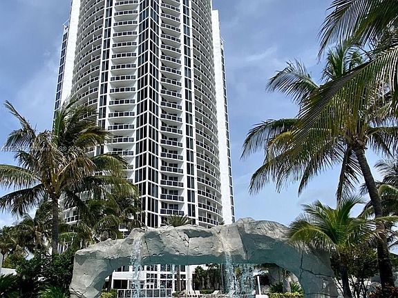 3rd image of 18001 Collins Ave #1517