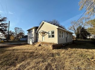 205 5th St, Stover, MO 65078
