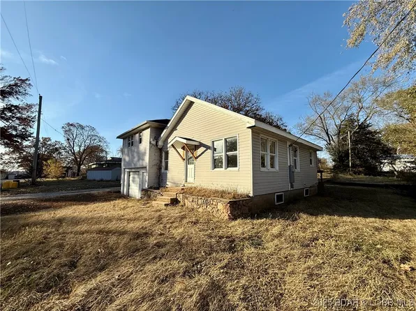 205 5th St, Stover, MO 65078