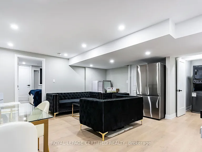 1366 Lobelia Cres #BASEMENT — Photo 6