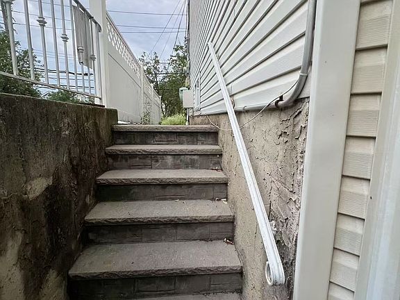 3rd image of 277 Seguine Ave #B