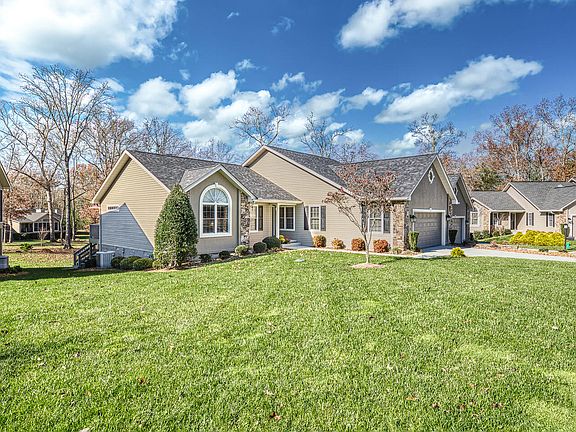 3rd image of 19 Heatherhurst Ct #8