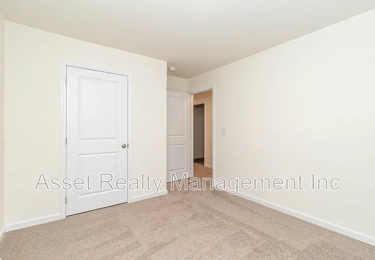 2076 Southwood Cir — Photo 33