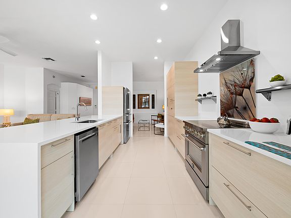 2nd image of 7825 Aberdeen Lakes Drive