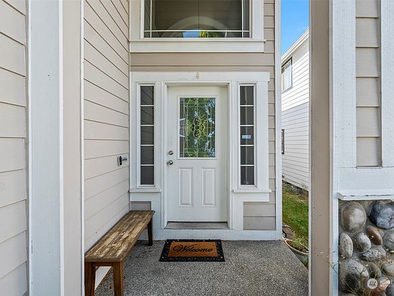 2nd image of 11425 185th Street E