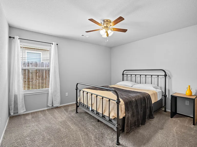 927 E Swift Dr — Photo 18
