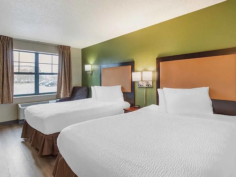 Studio Suite - 2 Full Beds