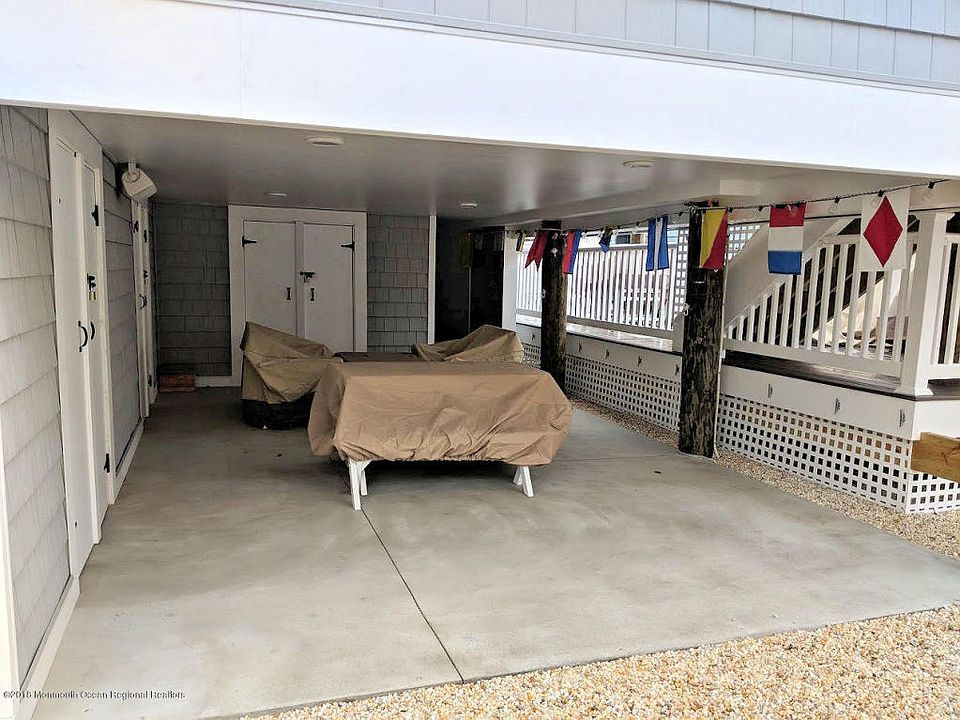 2nd image of 111 W Tarpon Way