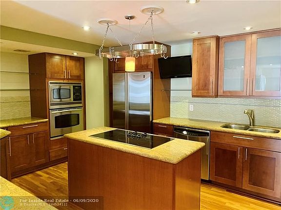 3rd image of 2500 Parkview Dr APT 1812