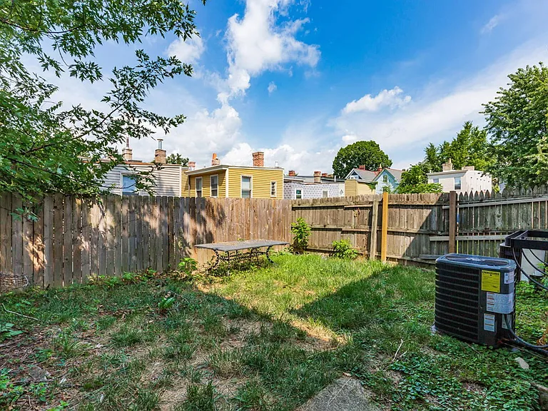 2235 Victor St #1B — Photo 20
