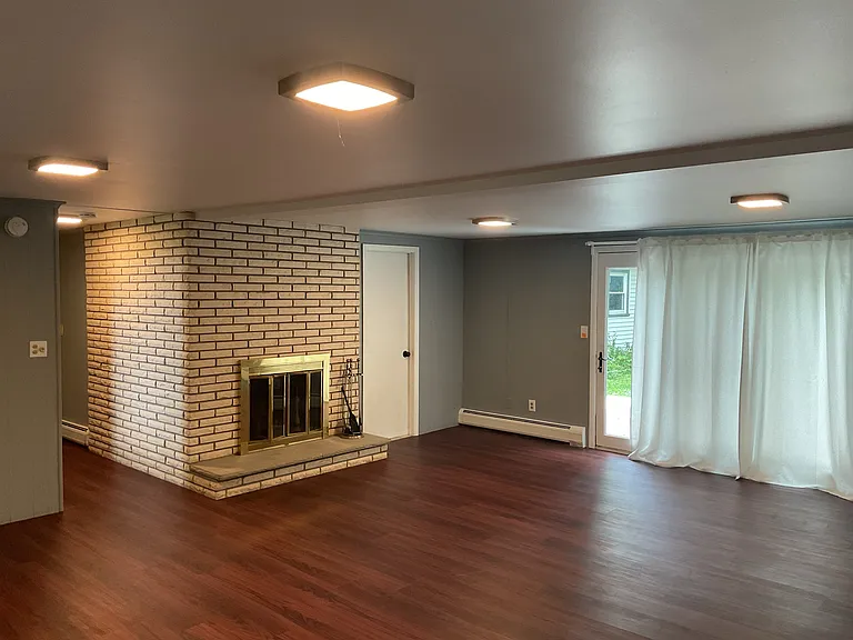 442 Surrey Ln — Photo 27