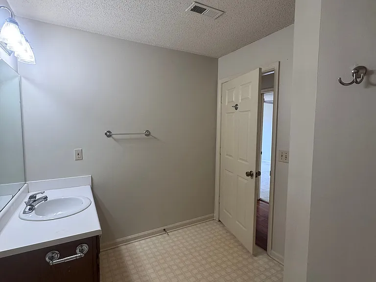 15C Meadowood Glen Way — Photo 24