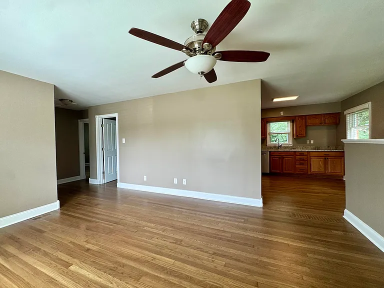 2564 Millbrook Dr — Photo 7