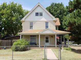 303 College St, Winfield, KS 67156