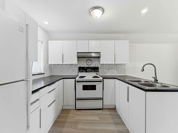 3rd image of 404 Montreal St Unit 2