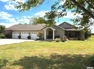 2924 Red Stripe Rd, Odin, IL 62870