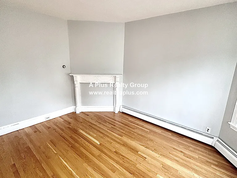 Buckley Ave — Photo 9
