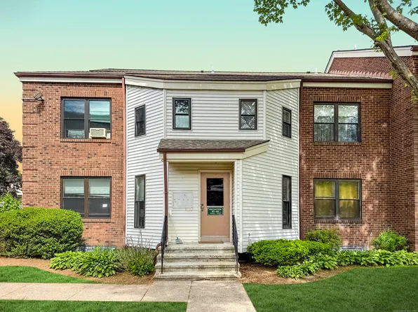 46 Wellington Drive #46, Farmington, CT 06032