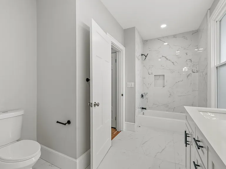2978 Wardall Ave — Photo 2