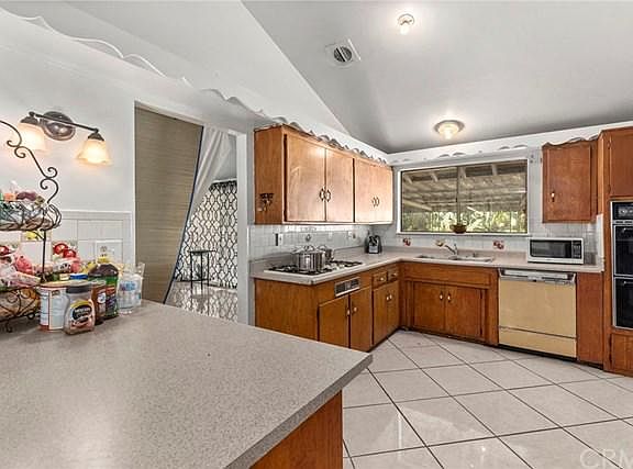 3rd image of 2469 W Cerritos Ave