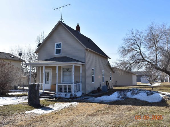 7 3rd St SE, Garrison, ND 58540