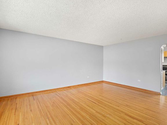 4th image of 3925 50a St