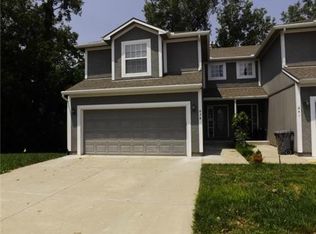 638 E Spring St, Bonner Springs, KS 66012