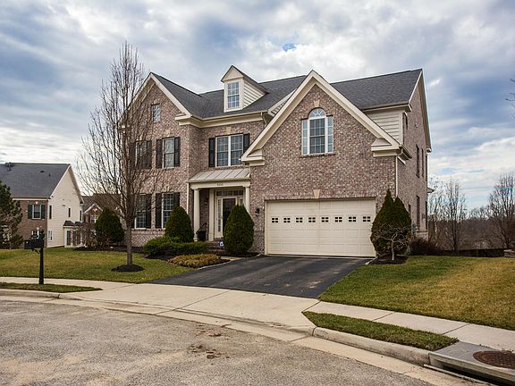 3rd image of 9202 Treasure Oak Ct