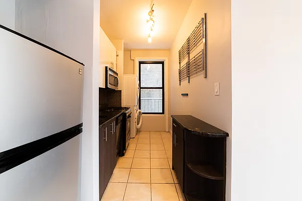 Rented by Joel Scharf, LREB | media 5