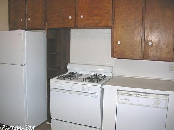 3rd image of 209 W 55th St