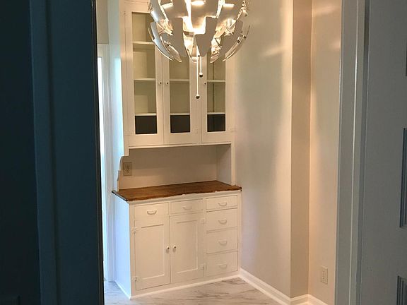3rd image of 294 Laurel Ave