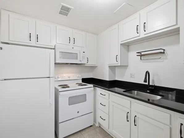 1 bed, 1.0 bath, 700 sqft, $1,295, 10805 E 25th Ave, Aurora, CO 80010
