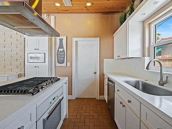 2nd image of 2436 Gulfstream Lane
