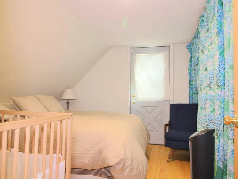 229 S Franklin Ave — Photo 9