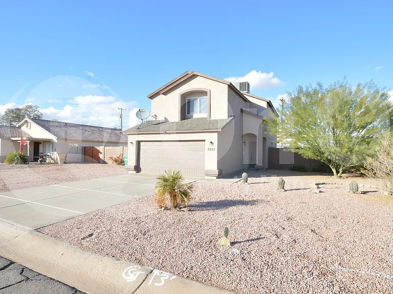 8830 W Coronado Dr — Photo 2